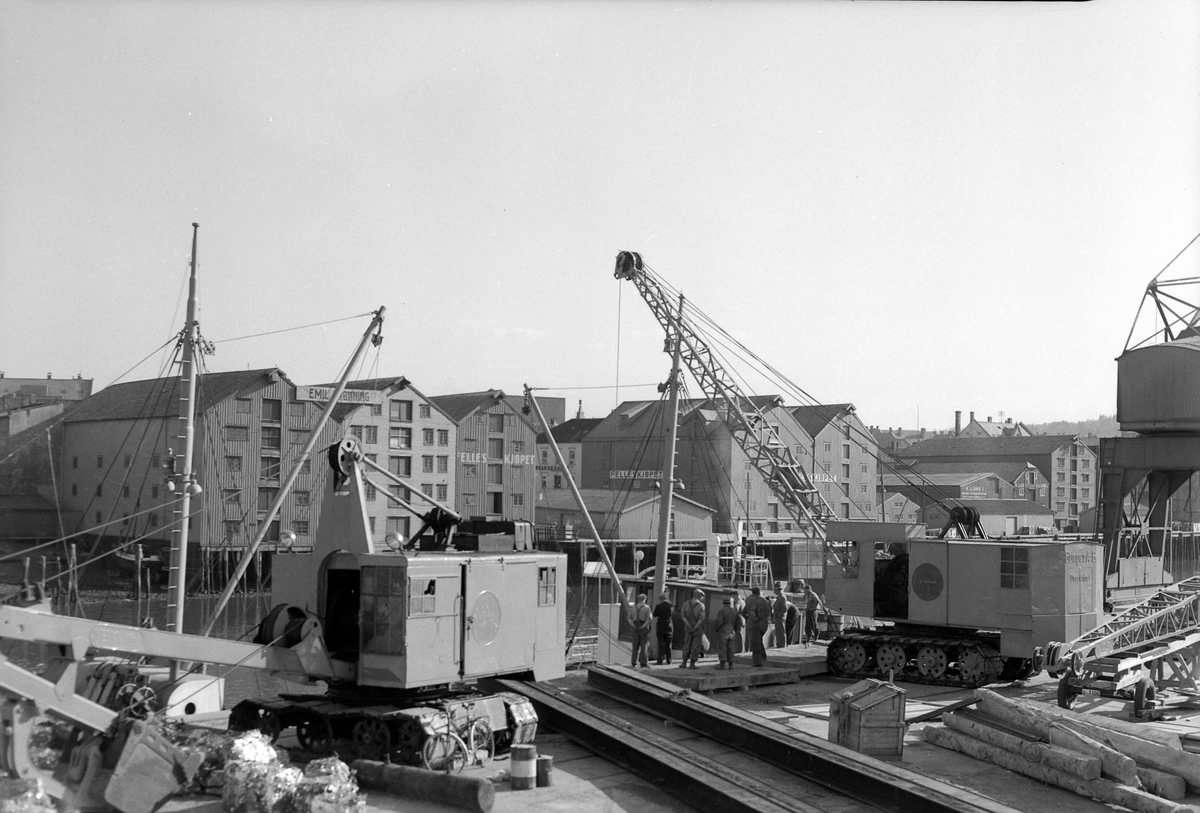 Firma Nils Christensen med gravearbeid ved Indre Kanal, vest for Ravnkloløpet