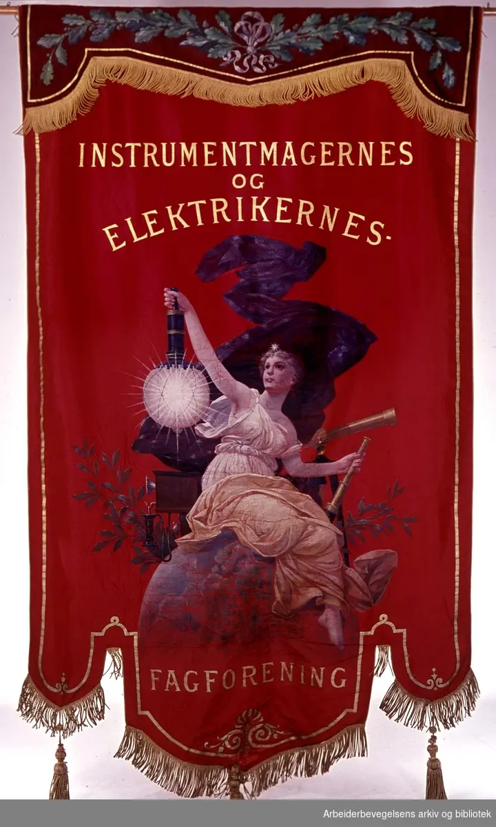 Instrumentmakerne og Elektrikernes forening, avd.4.29. juli 1897..Forside..Fanetekst: Instrumentmagernes og Elektrikernes Fagforening.