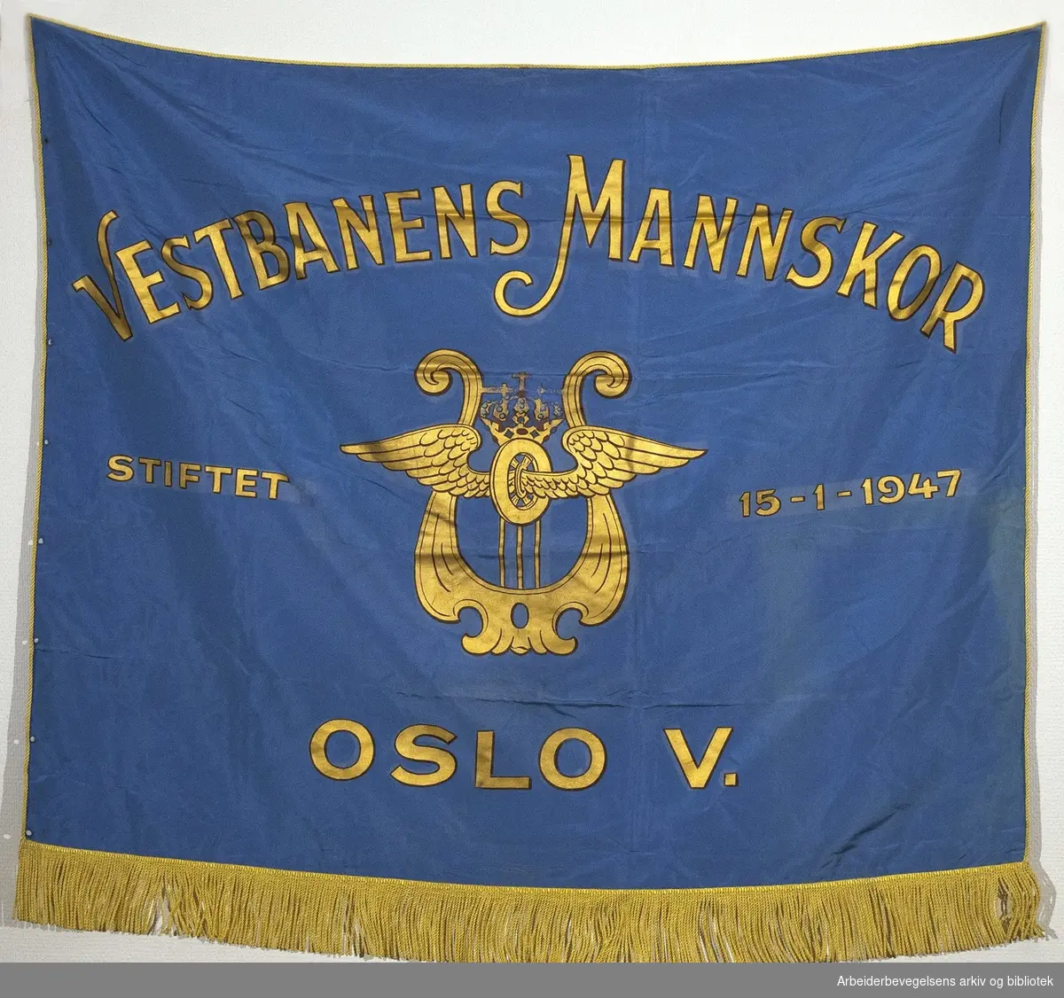 Vestbanens mannskor.Stiftet 15. januar 1947..Forside..Fanetekst:.Vestbanens Mannskor.Stiftet 15. januar 1947.Oslo V.