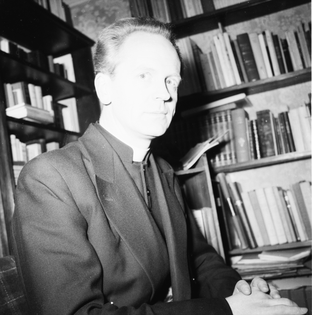 Vardens arkiv. "Katolsk prest. Pater Duin"  22.01.1954