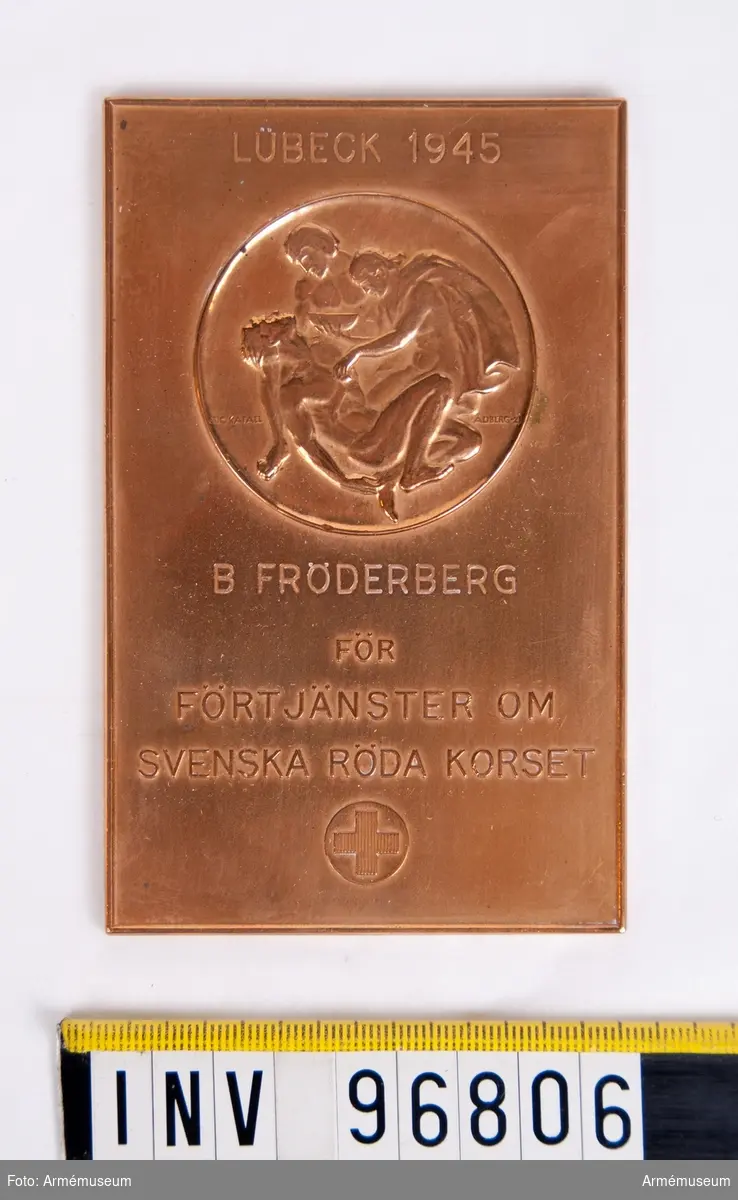 Plakett i brons utdelad till Bertil Fröderberg, för förtjänster om Svenska Röda korset.