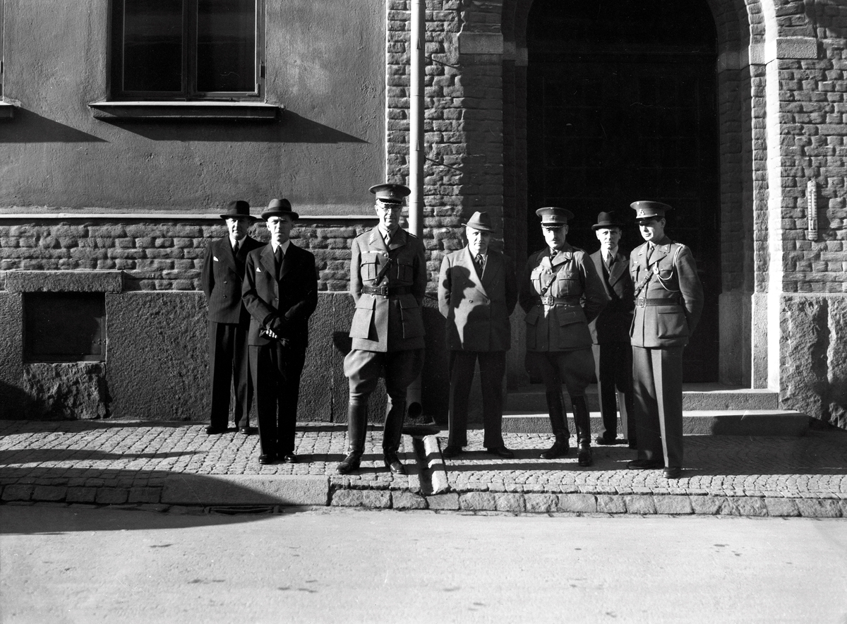 Kronprinsen, sedermera kung Gustav VI Adolf, besöker KMV på Herrhagen 1943.