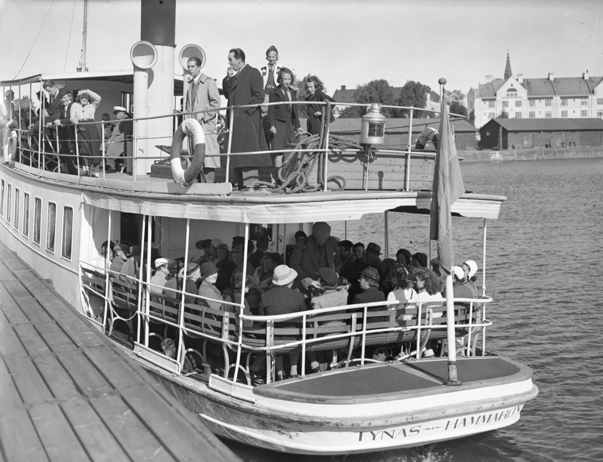 Karlstads-Tidningen arrangerar svamputflykt via båt till Hammarö år 1940.