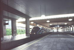 Oslo lufthavn, Gardermoen. Flytoget stasjon, toget ved perro