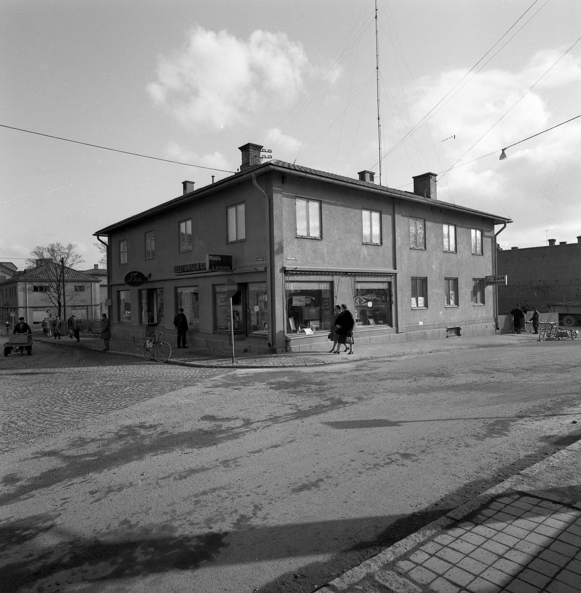 Korsningen Kyrkogatan&ndash;Solbergsgr&auml;nd v&aring;ren 1960.