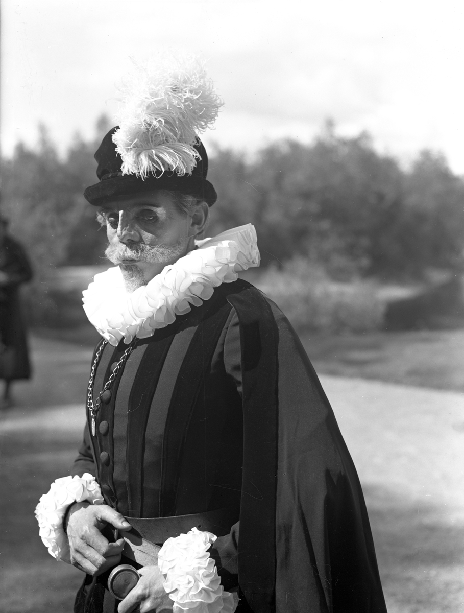 Bildsvit från Karlstads 350-års jubileum den 29 maj 1934. Hertig Carl, gestaltad av Karlstadkonstnären Oscar Johnson i festtåget.