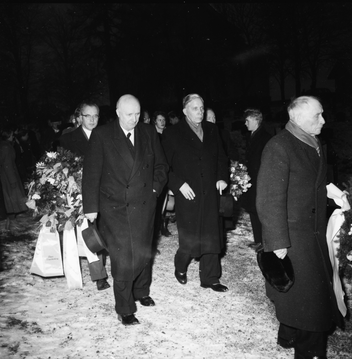 Vardens arkiv. "Gravferden til Neri Valen, Bø" 13.01.1954