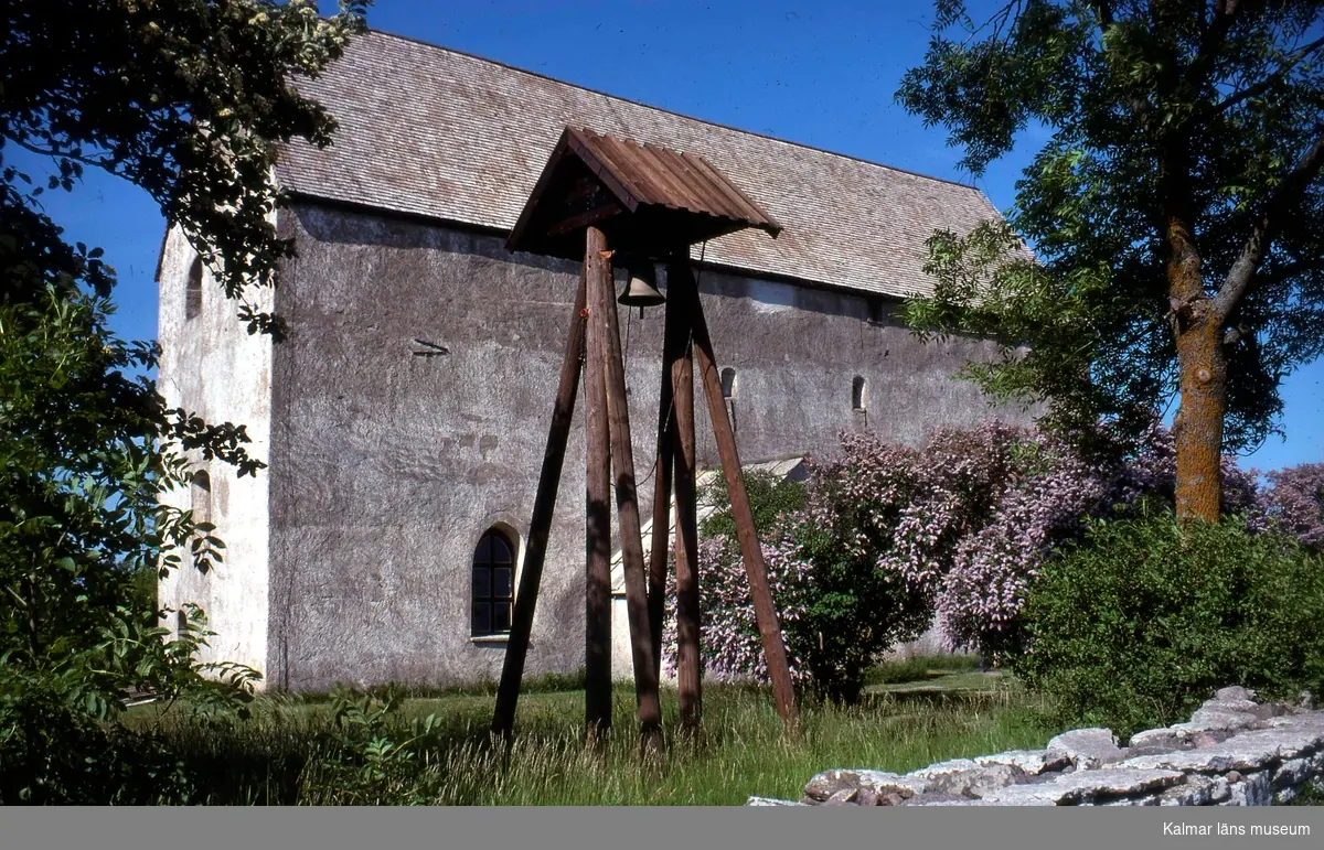 Källa ödekyrka eller Källa gamla kyrka är en relativt välbevarad kyrkoruin i Källa socken på Öland som ligger längs vägen till Källahamn.