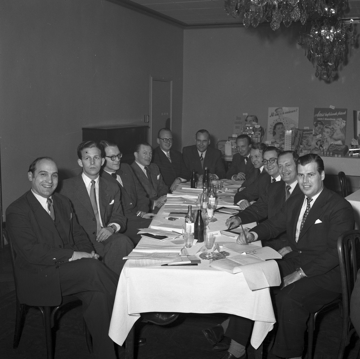 Försäljningskonferens och  demonstration på Central Hotell, Gävle, 8 januari 1954. Flora - Vinolia AB    (Dahlberg), Stockholm