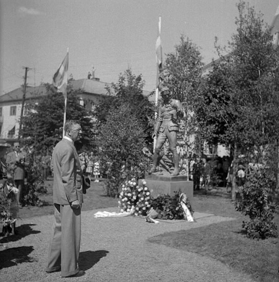 Invigning av Linnéstatyn i Älmhult. 1946.