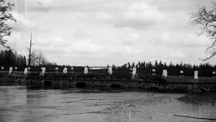 Foto på landsvägsbron till Diö.