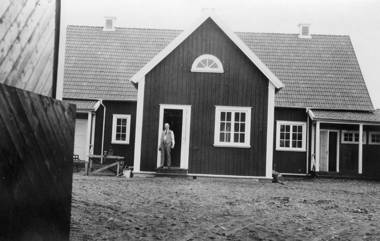 Växjö stads barnkoloni i Skrea, Halland. Innergården med huvudbyggnaden ...