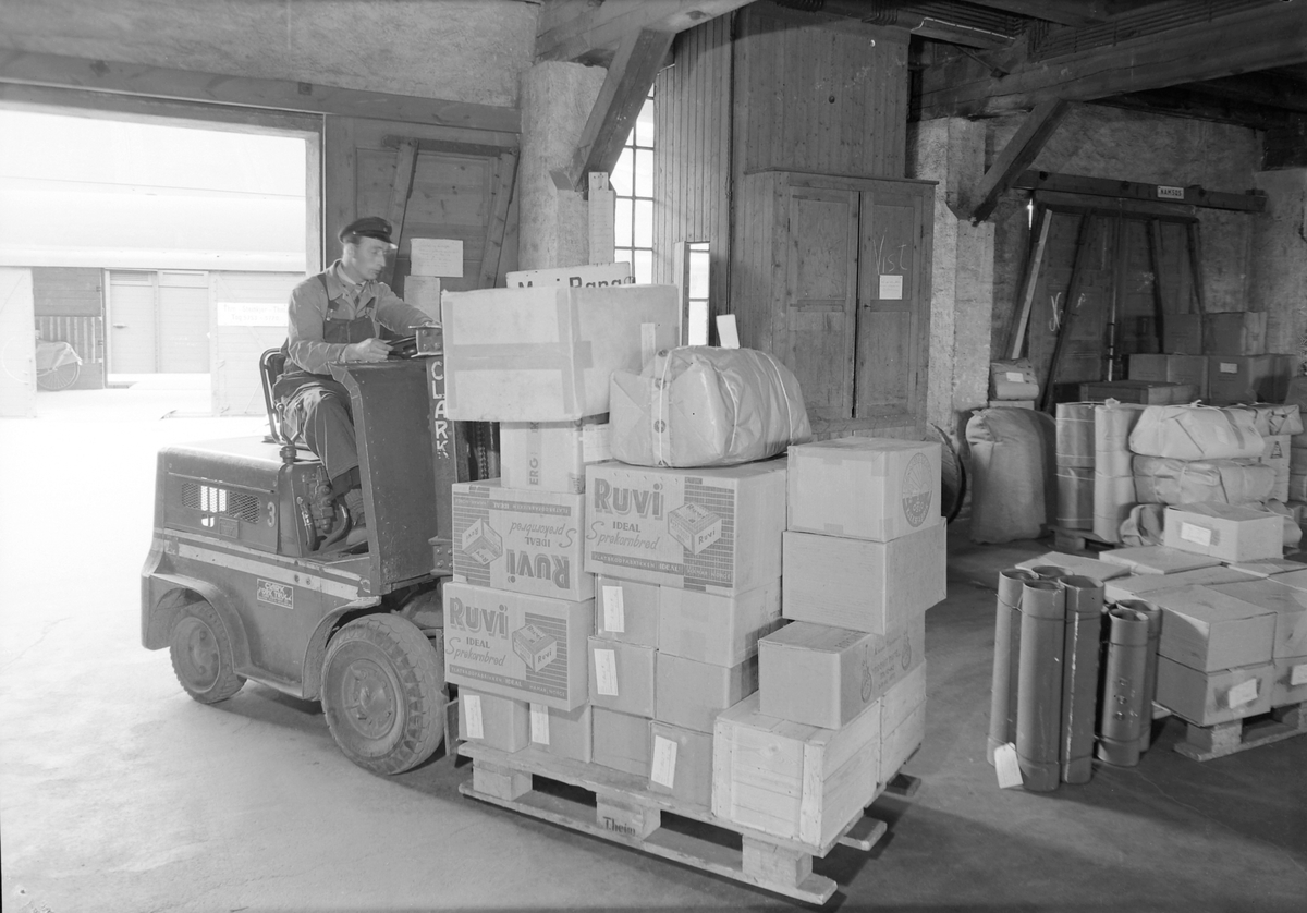 Fra Jernbanens godsekspedisjon i Trondheim