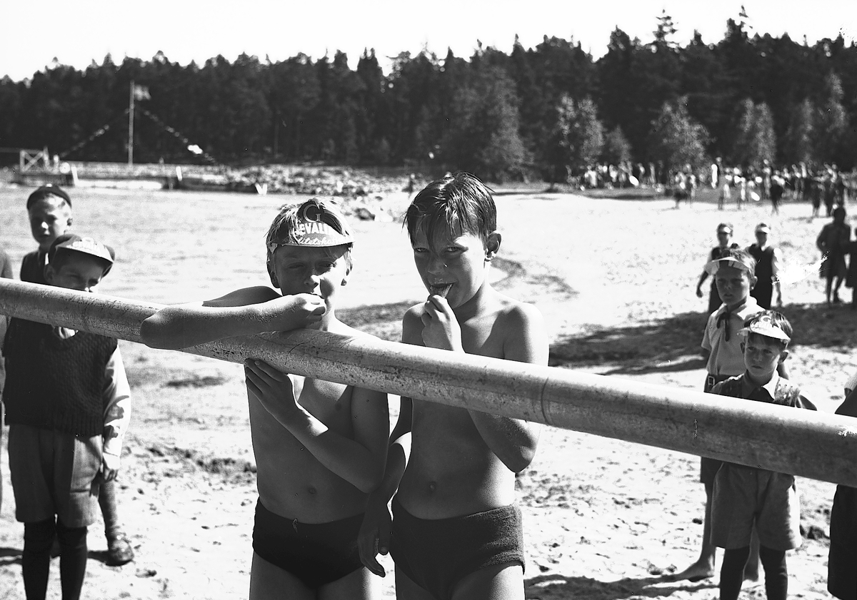 Barnutflykt till Furuvik. Badplatsen Sandvik. Augusti 1939. Reportage för Gefle Posten