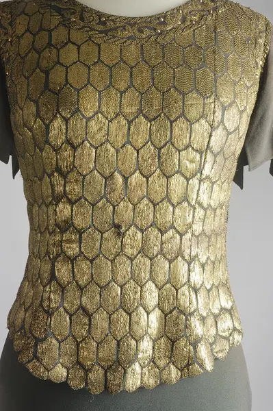 Costume Kirsten Flagstad in the role of Brünhilde in the Valkurie. A gold waistcoat with details similar to an armour.