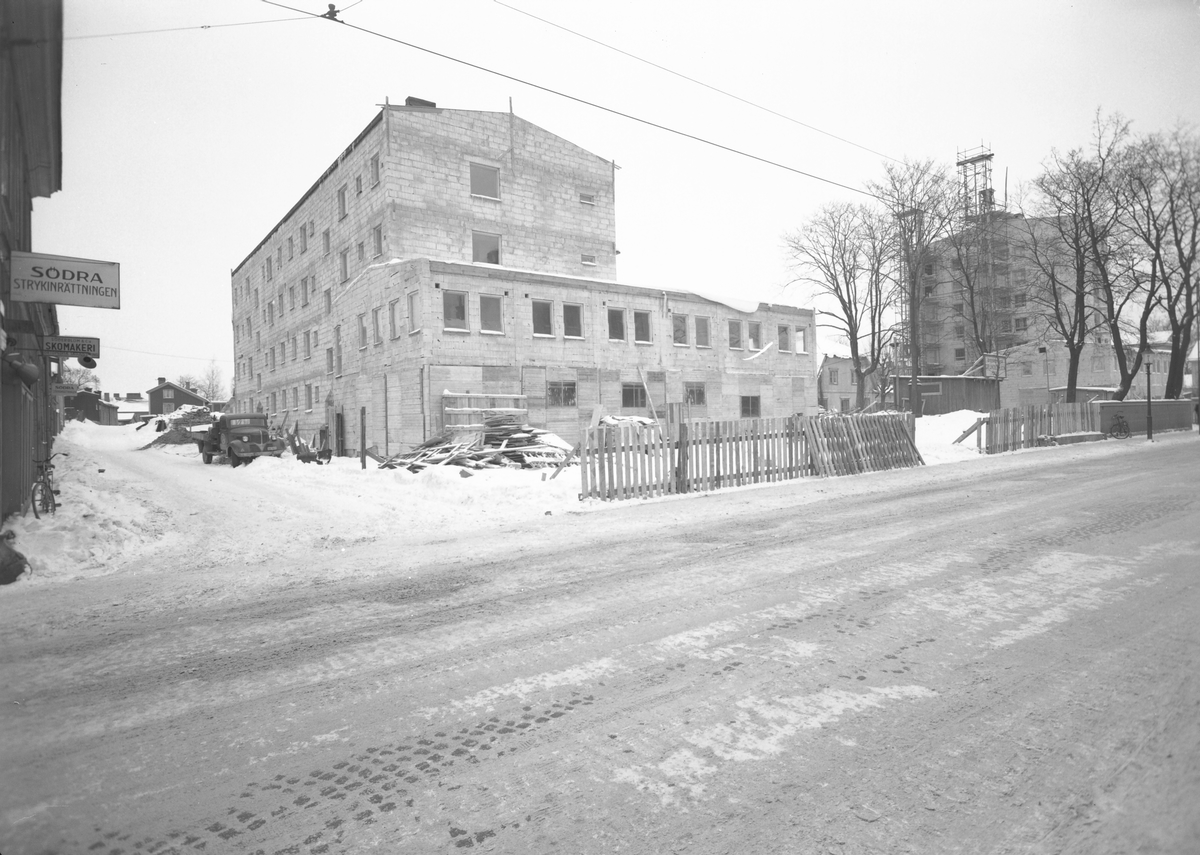 Den 1 februari 1954. Bergsgatan och Södra Kungsgatan.