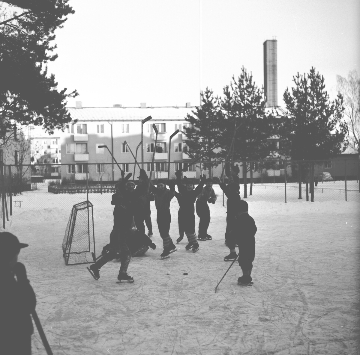 Den 23 januari 1957. Ishockeymatch på Kristinaplan, Gävle.