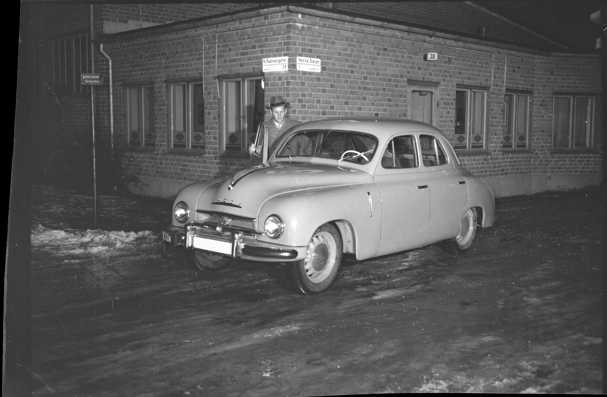 Skodas nya bilmodell. 14 november 1952. Norra Gatan / Norra Rådmansgatan vid GDG-macken