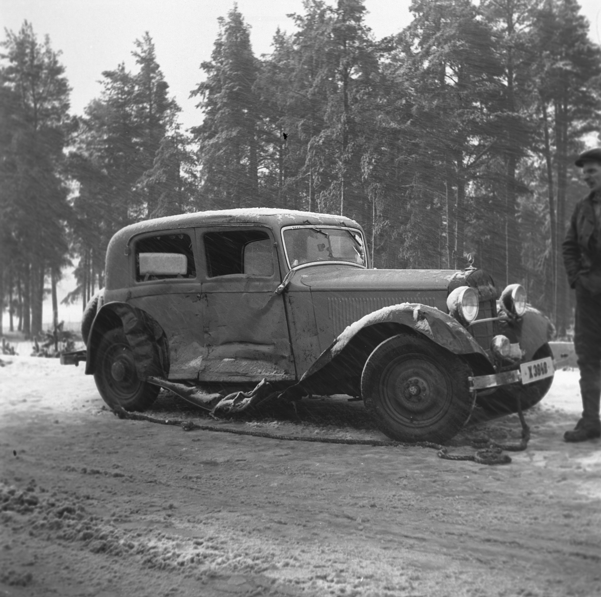 Bilolycka i april 1939.
Bilen en 1935-1936 Mercedes B tillhörande disponent Paul Peters i Sandviken.