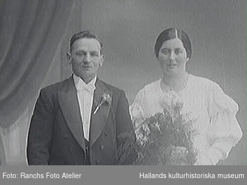 Gruppbild. Brudpar. Bröllopsbild. Mathilda Andersson, Derome.
