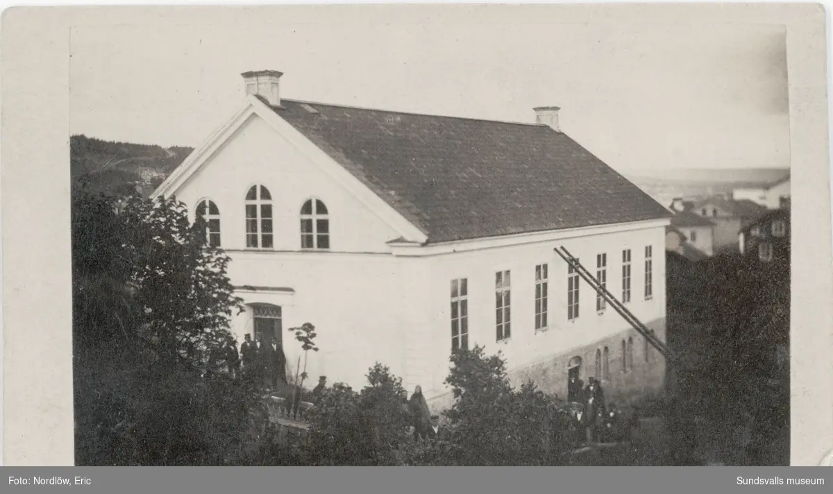 Baptisternas gamla missionshus vid Bünsowska tjärnen. Tomten inköptes 1858 och 1859 hölls det första mötet i missionshusets lilla sal. Invigningen ägde rum 1860. 1877 brann bönhuset ned.