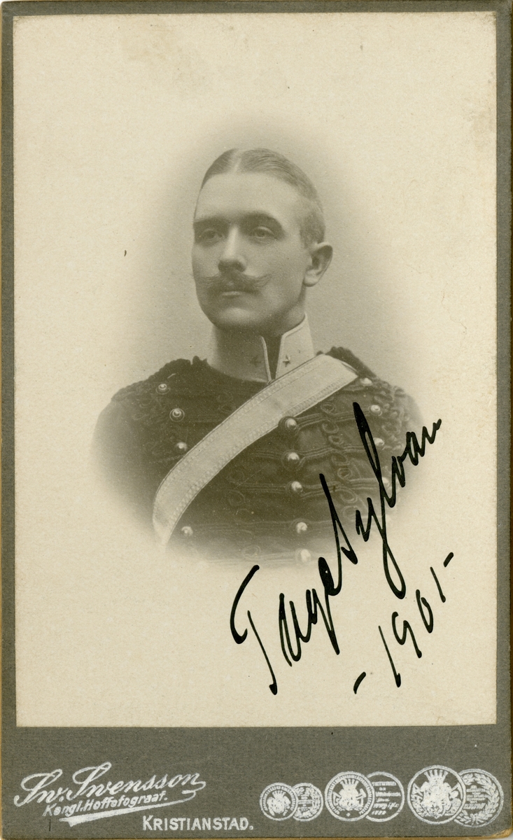 Porträtt av Tage Sylvan, löjtnant vid Wendes artilleriregemente A 3.