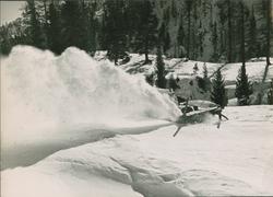Snøfresing med Willys Jeep påmontert freseaggregat 1950-1954