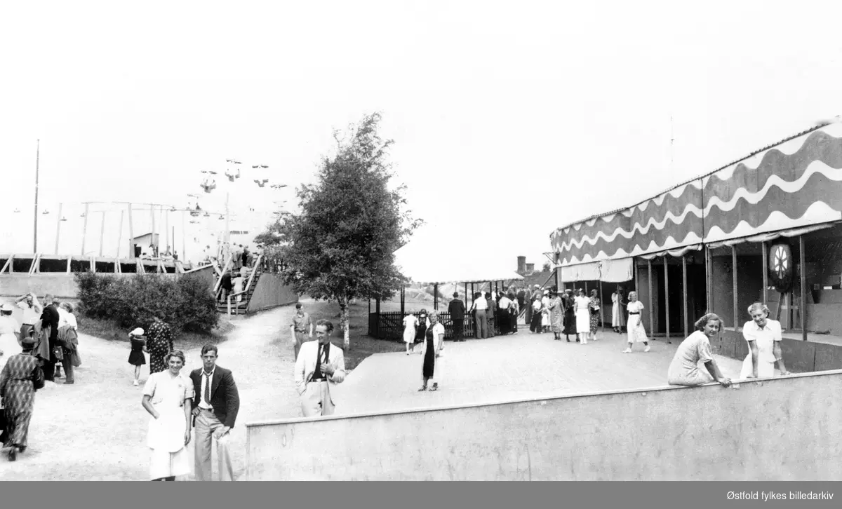 Mosseutstillingen i 1937 på Skarremyrfjellet. Fornøyelsesavdelingen. Tivoli?
