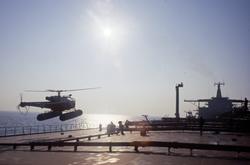 Helikopteret lander på T/T ‘Wind Eagle’ (b. 1977, Kockums Va