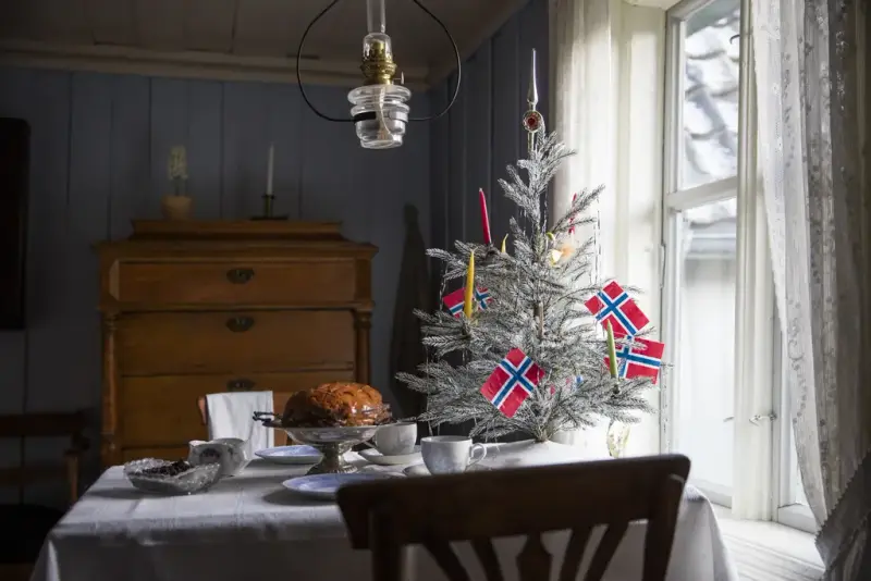 Jul i stua i by og bygd