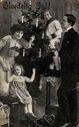 Julekort. Jule- og nyttårshilsen. Svart/hvitt. Interiør. Fam