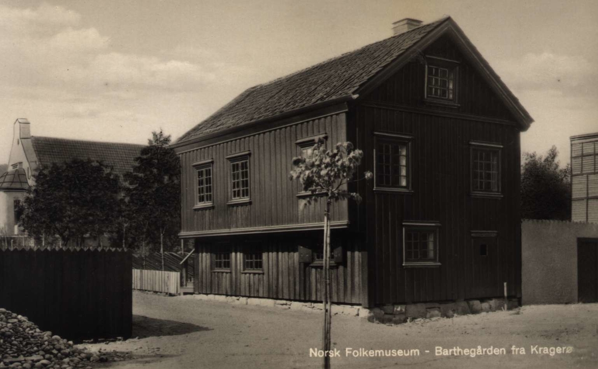 Postkort. Barthegården fra Kragerø, flyttet til Norsk Folkemuseum.