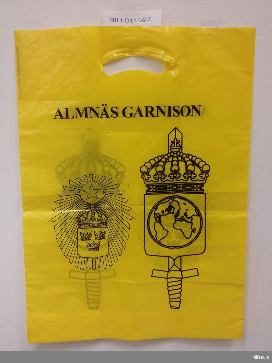 Plastkasse från Almnäs garnison.
