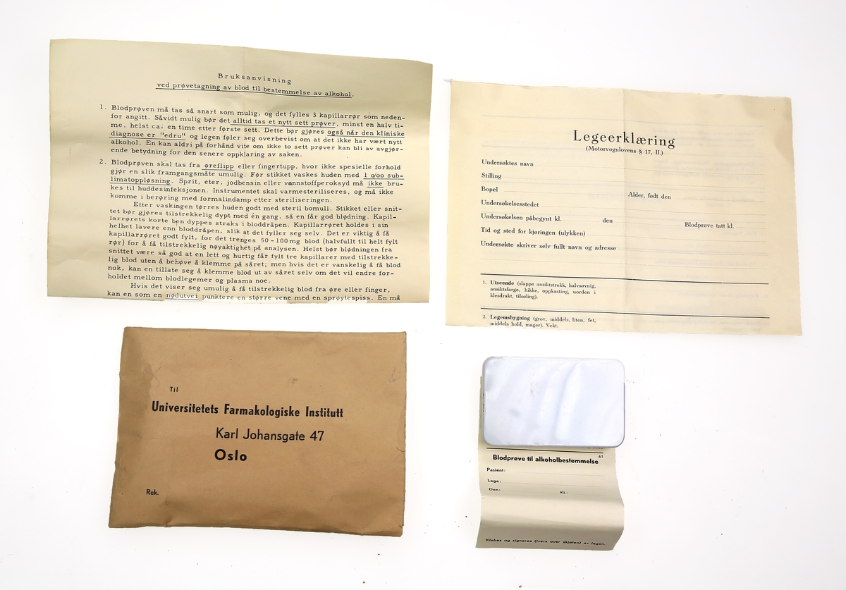Utstyr til promilletest
Esken ligger i en grå konvolutt som er merket: Universitetet - Farmakologiske institutt, Karl Johansg 47, Oslo. Det følger også med en legeerklæring som skal fylles ut av legen som har tatt testen.