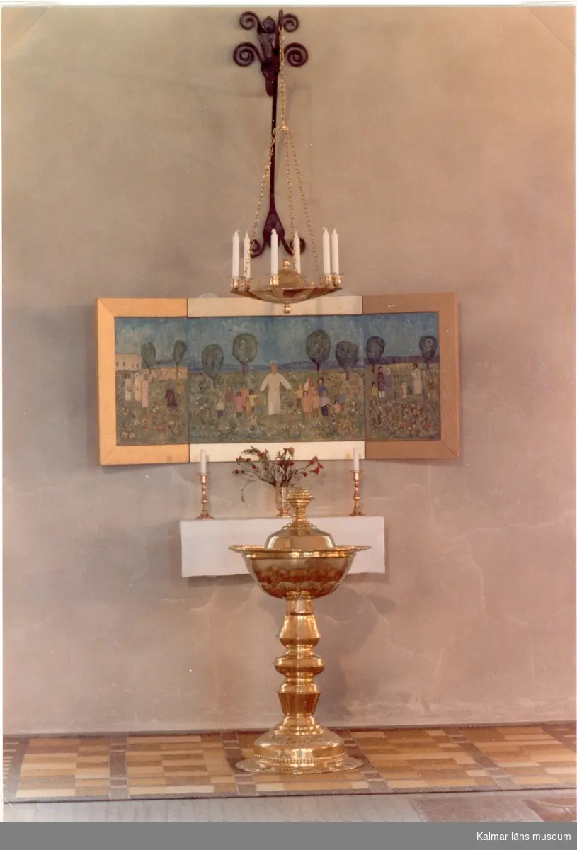 En av dopfuntarna i Lofta kyrka, tilverkad i mässing på 1600-talet.