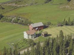 gårdsbruk, hage, hesjer, elv merket Stenshagen, Østre Gausda