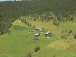 Slæpet, småbruk, Svatsum, Vestre Gausdal. Stue, uthus, flere