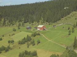 Brenna, småbruk, Svatsum, Vestre Gausdal. Stue, uthus, to mi