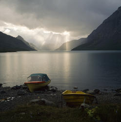 Båt ved fjellvann