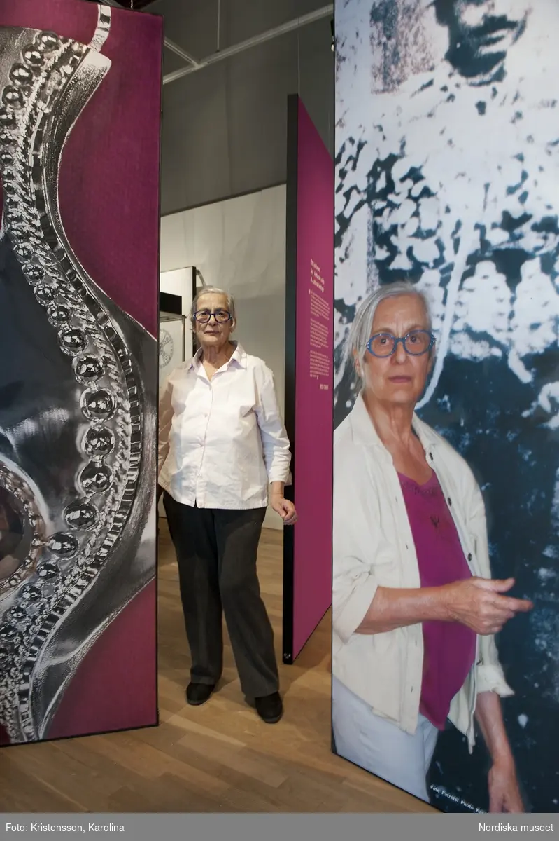 Rosa Taikon hänger utställning på Nordiska museet tillsammans med sin systerdotter Angelica Ström
"Smycken av Rosa Taikon"