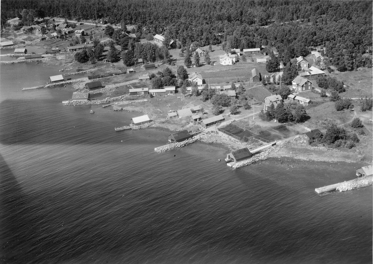 Utvalnäs, Bönan, Gästrikland. En del av Norrlandet med fiskare, fyrplats, lotsstation och kapell.