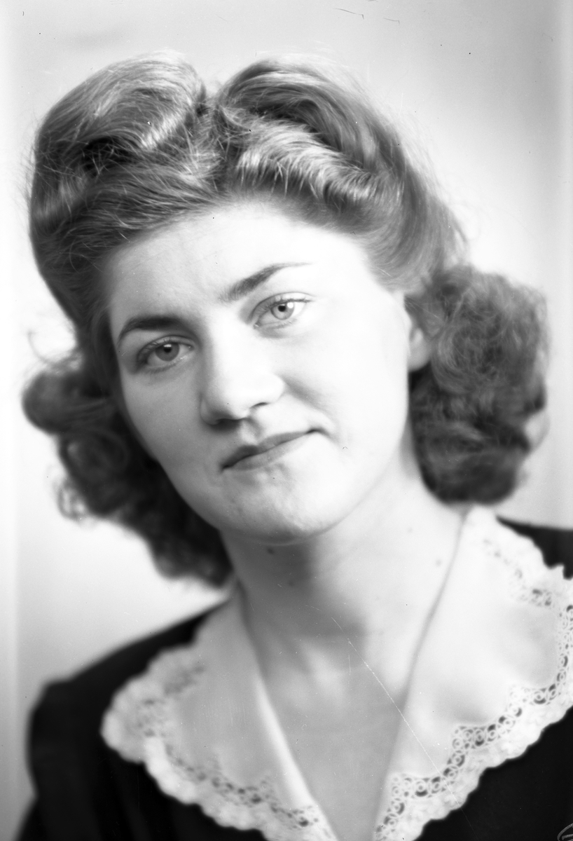 Fröken Inez Andersson. 21 januari 1945. Sändes till Lindbergs Färghandel.