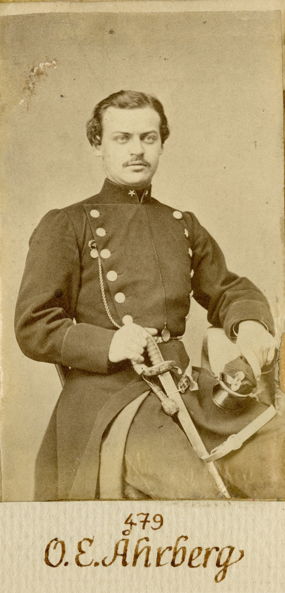 Porträtt av Otto Edvard Åhrberg, löjtnant vid Andra livgardet I 2.