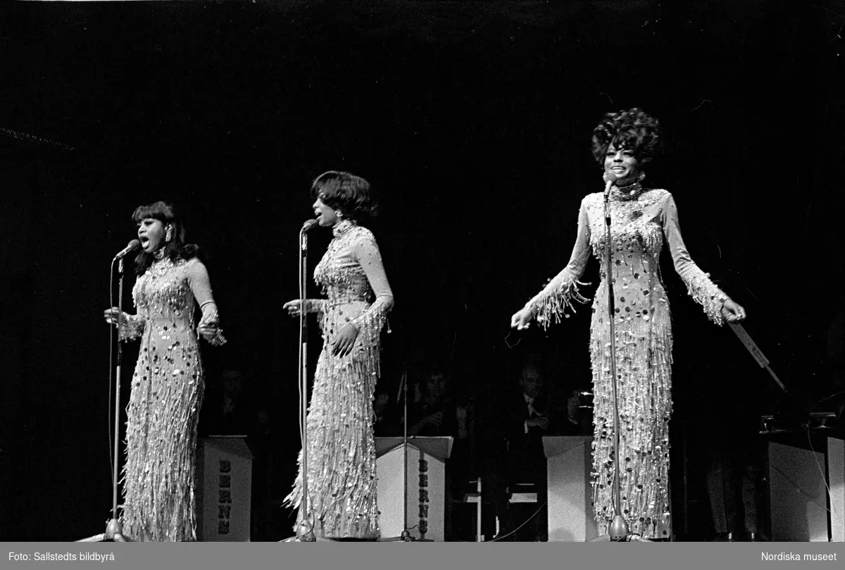 Sånggruppen The Supremes framträder på Berns i Stockholm.