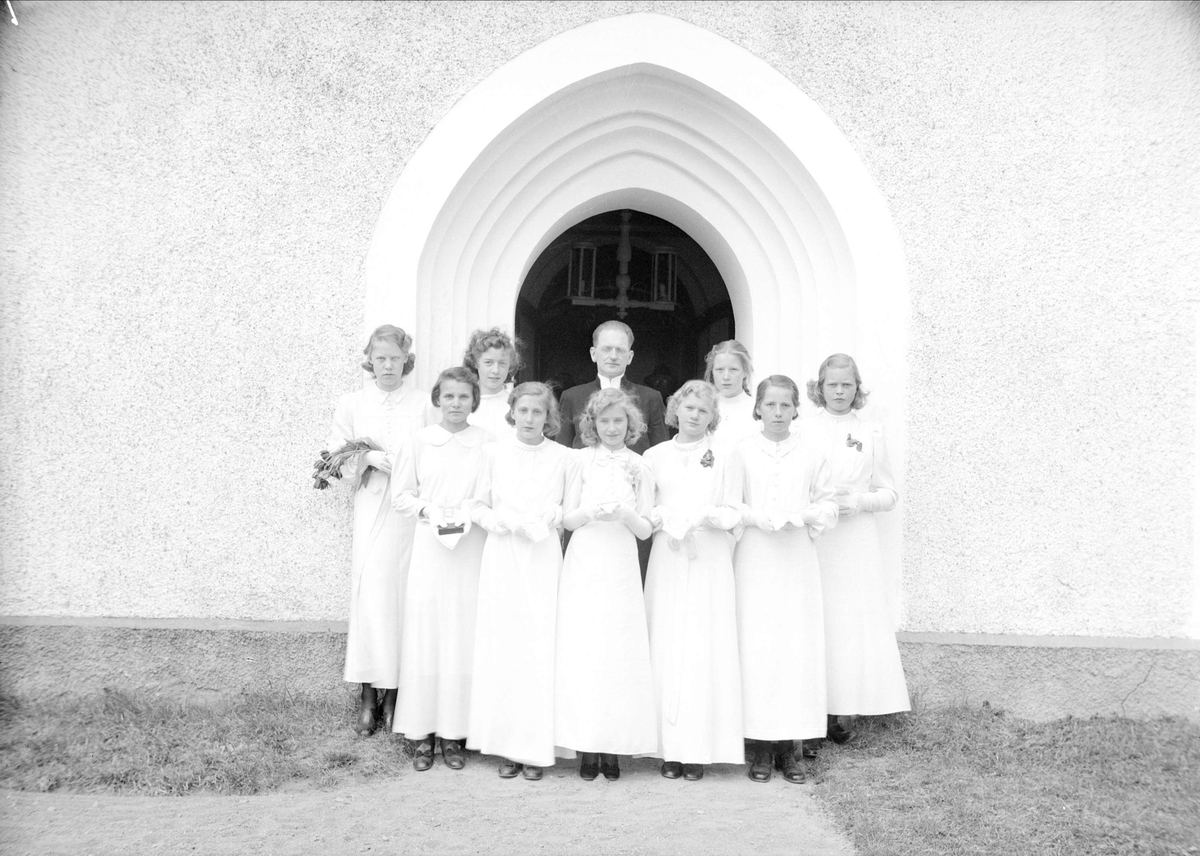 Präst och konfirmander, Skogs-Tibble socken, Uppland 1940
