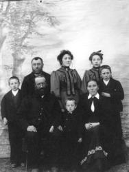 Jon Forberg, Mogard (f. Krogstad 1854) m.familie