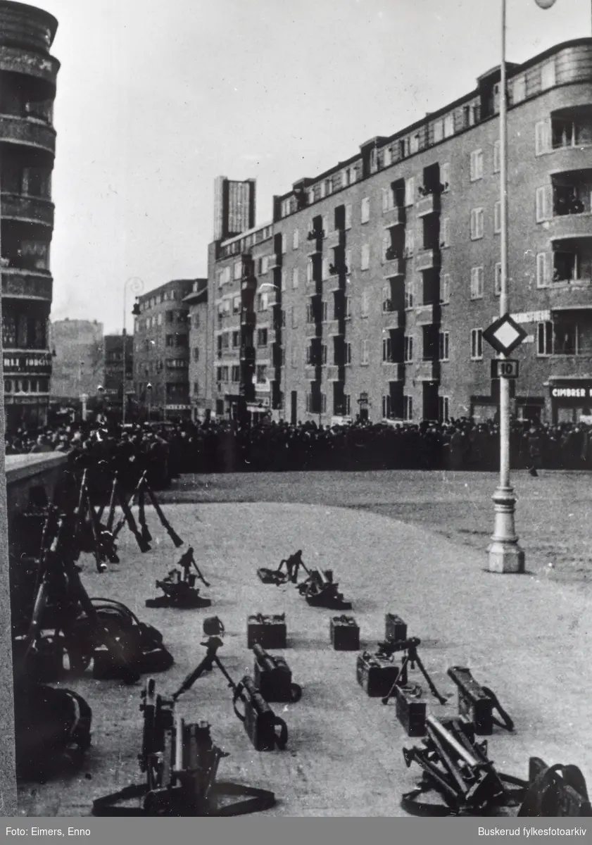 Ålborg 9.april 1940.
Tyske tropper marsjerer i Ålborg
Kompaniet ledes av major Dr. Daubert .som står til venstre