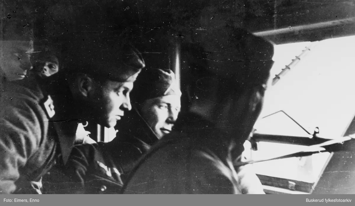 Ålborg 9.april 1940.
På flyet til Norge. Reporter Lanzinger nummer to fra venstre