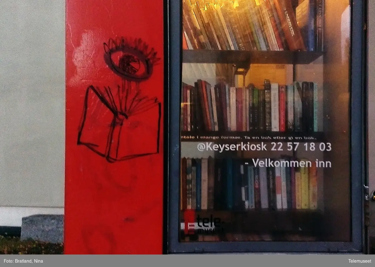 Keyserkiosk Einars vei Oslo Telefonkiosk med hyller og bøker