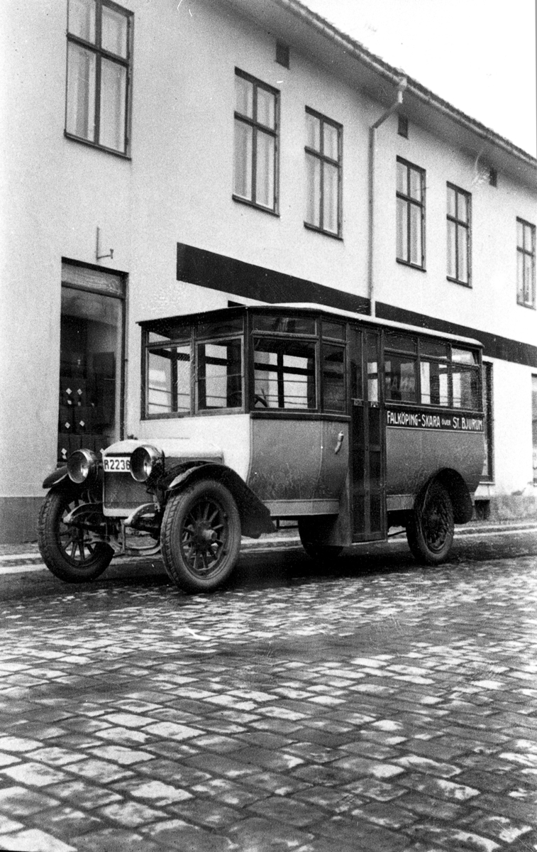 Trafikbussen Falköping - Skara - över St. Bjurum.